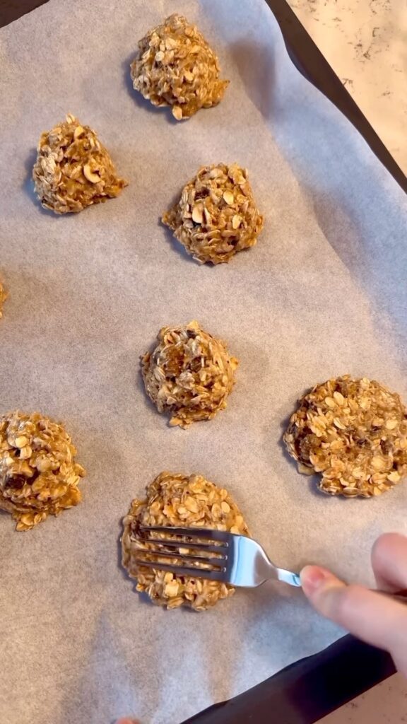 GLUTEN-FREE AND REFINED SUGAR-FREE OAT COOKIES