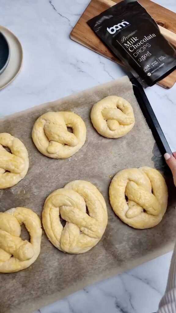 Large Pretzels and Milk Chocolate Topping Bam