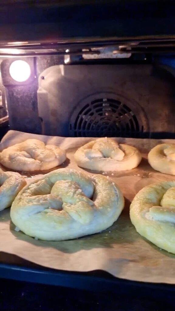 Large Pretzels and Milk Chocolate Topping Bam