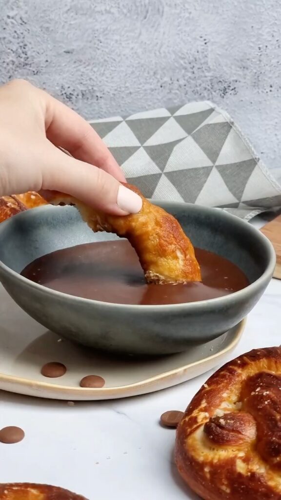 Large Pretzels and Milk Chocolate Topping Bam