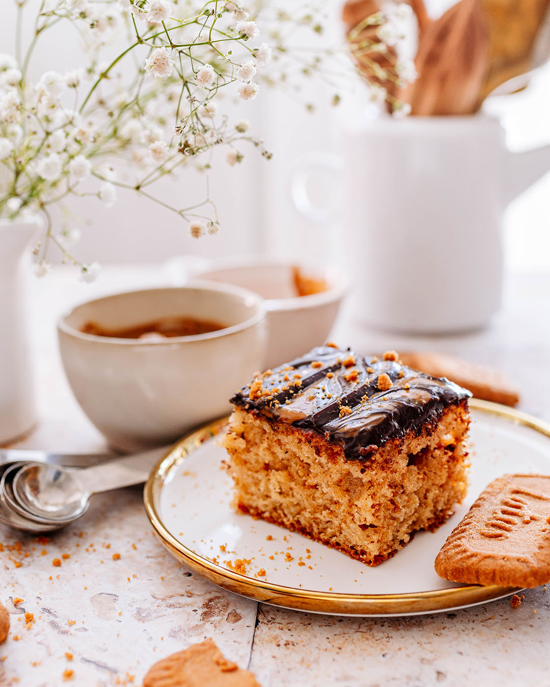 Chocolate Cream Biscoff Cake Recipe