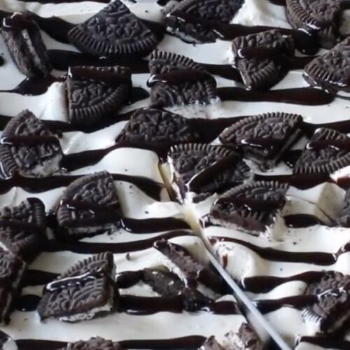 How to make Oreo Fudge Brownie Pizza