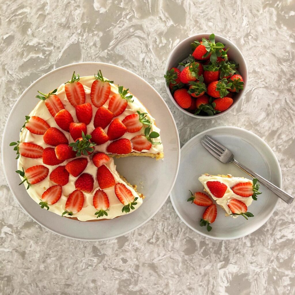 Swiss Roll Cake with Strawberries