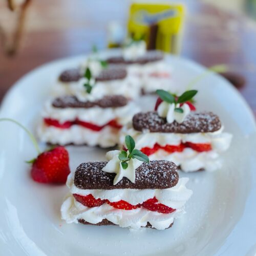 Nutella and Strawberry Pavesini Treats