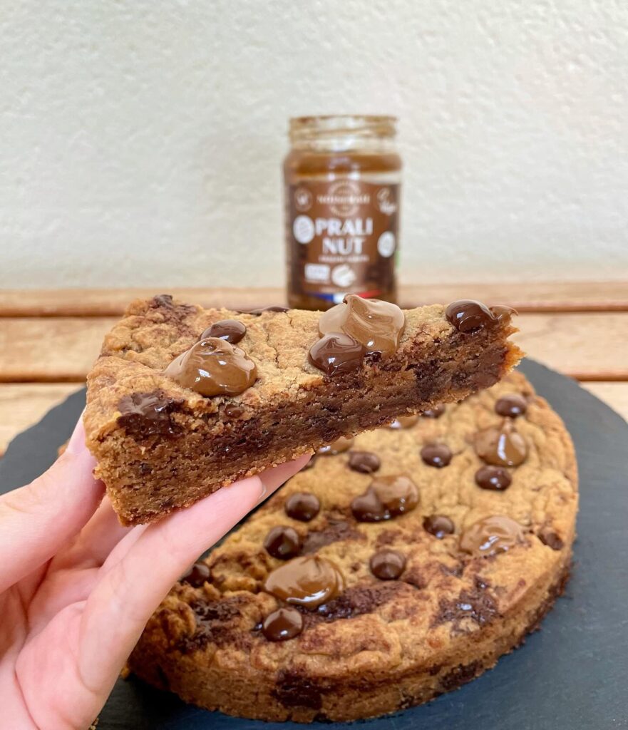 Praline Chocolate Chip Cookie Cake