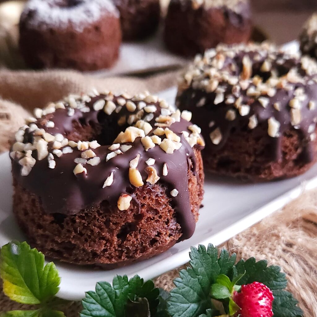 Mini-Cakes Styled as Donuts Recipe