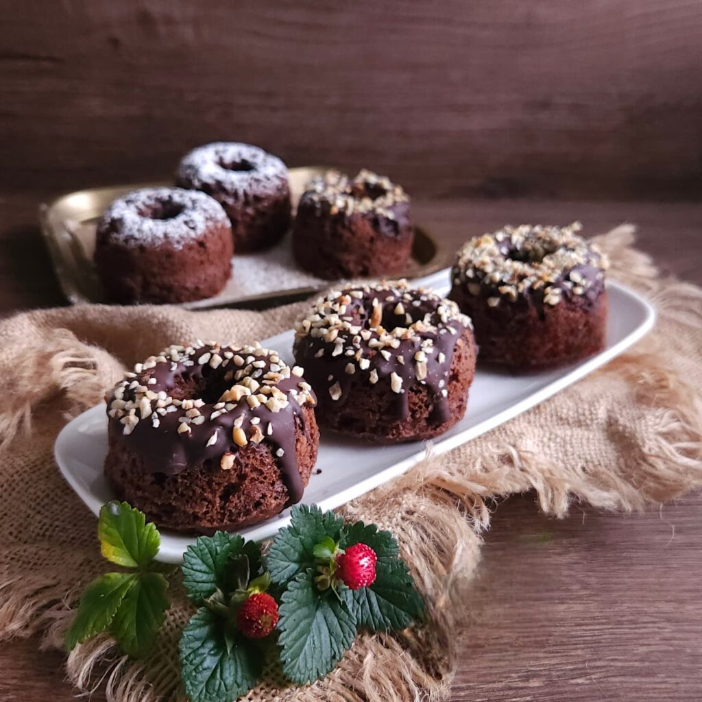 Mini-Cakes Styled as Donuts Recipe