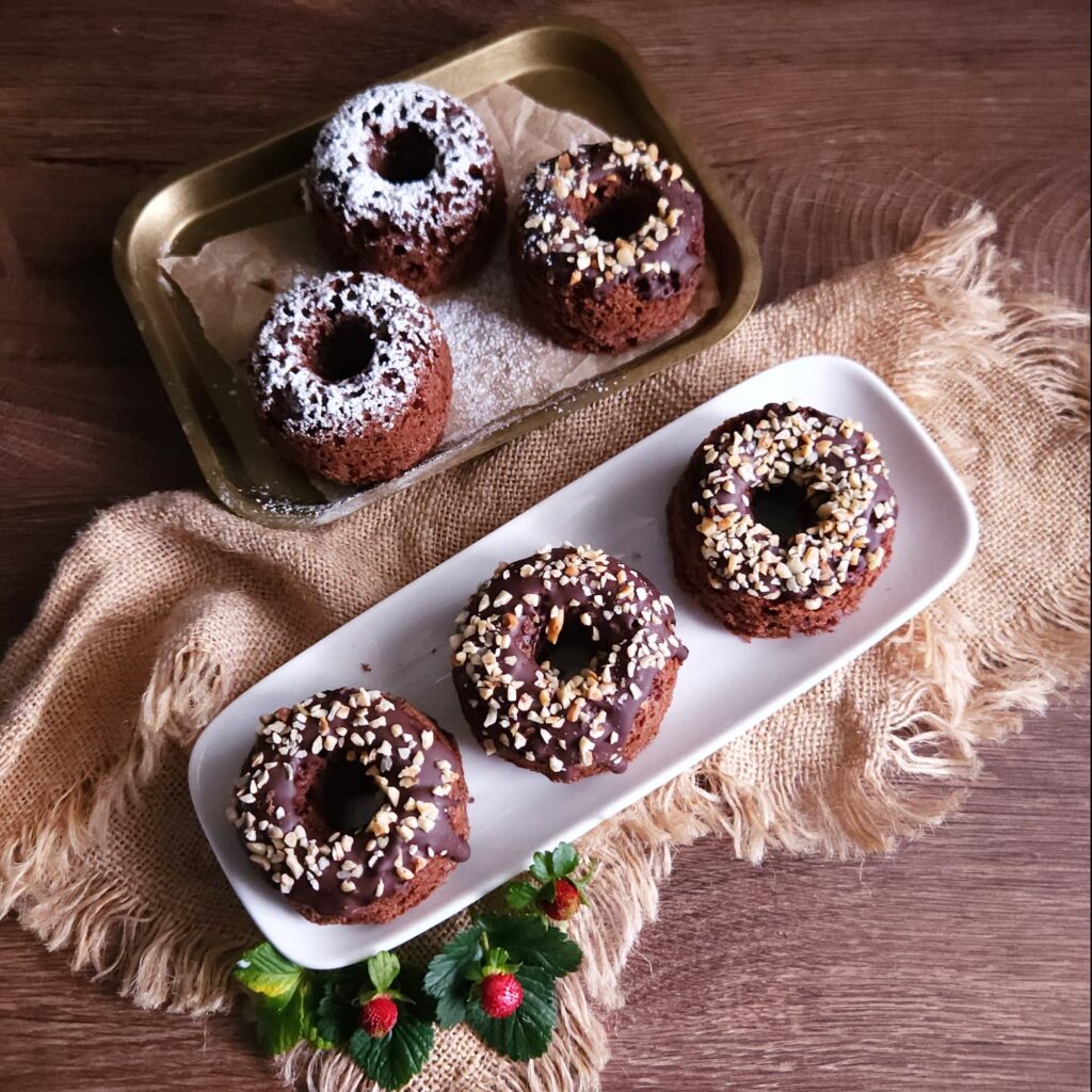 Mini-Cakes Styled as Donuts Recipe