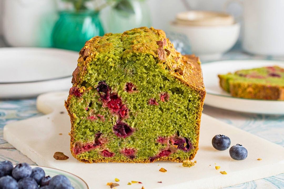 🌿Spinach Forest Fruit Cake 🍓 | Moist, No Food Coloring, One-Bowl Recipe