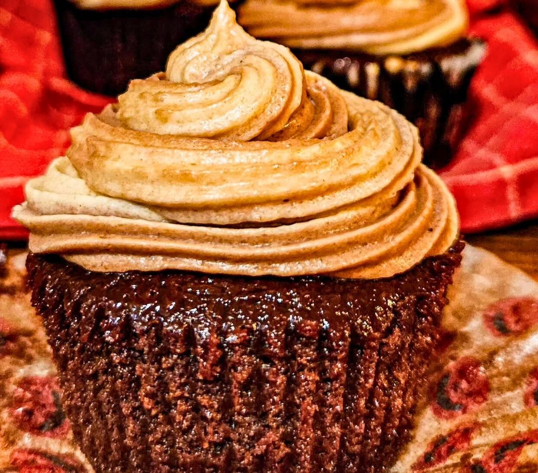 Chocolate Peanut Butter Cupcakes 🧁 | Moist, Fluffy & Easy with Creamy Frosting