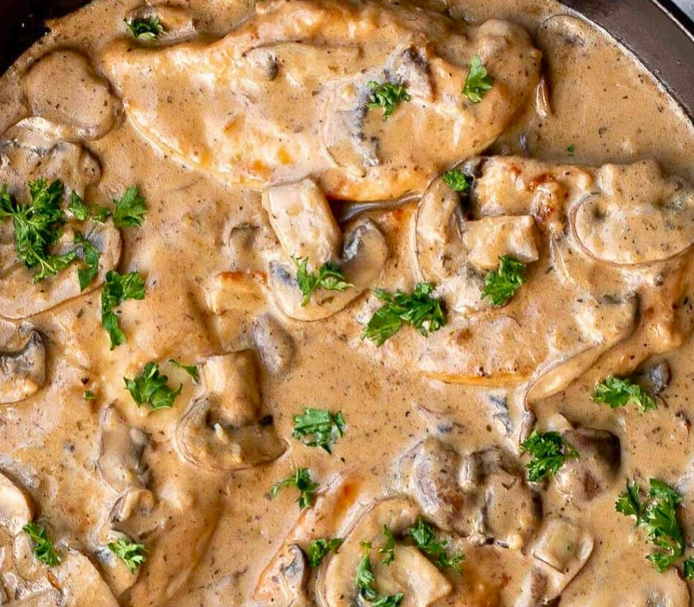 Creamy Chicken Marsala Skillet 🍄 | One-Pan Italian Dinner with Garlic Mushrooms