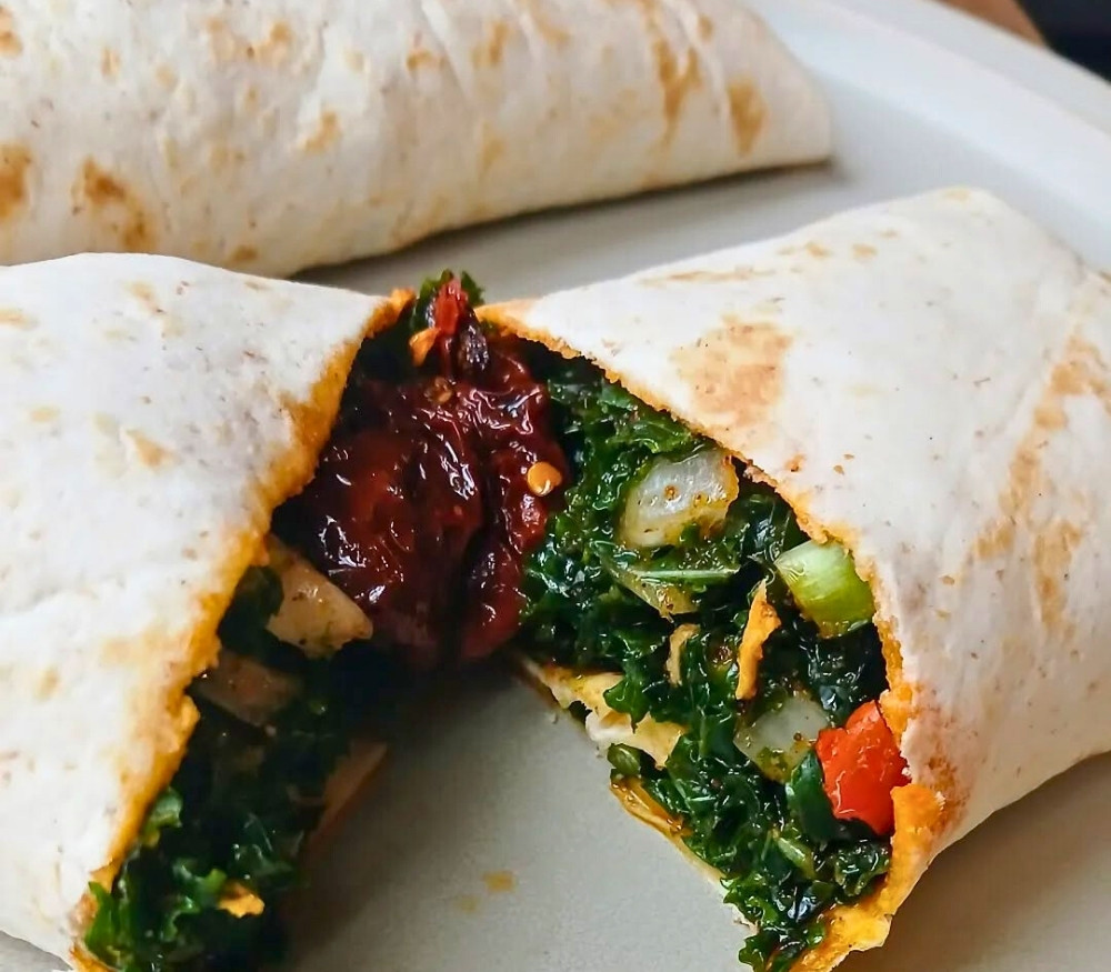 Keto Kale Wraps with Chili Crisp 🌿🔥 | Low-Carb, Spicy & Gluten-Free Meal Prep