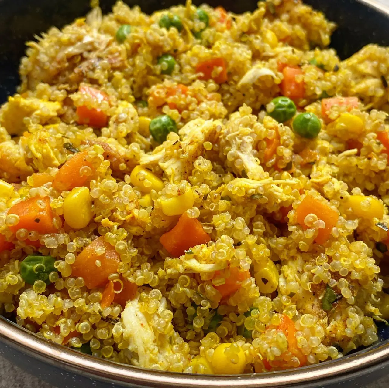 Golden Turmeric Chicken and Quinoa Bowl – A Protein-Packed, Flavor-Loaded Meal Prep Essential