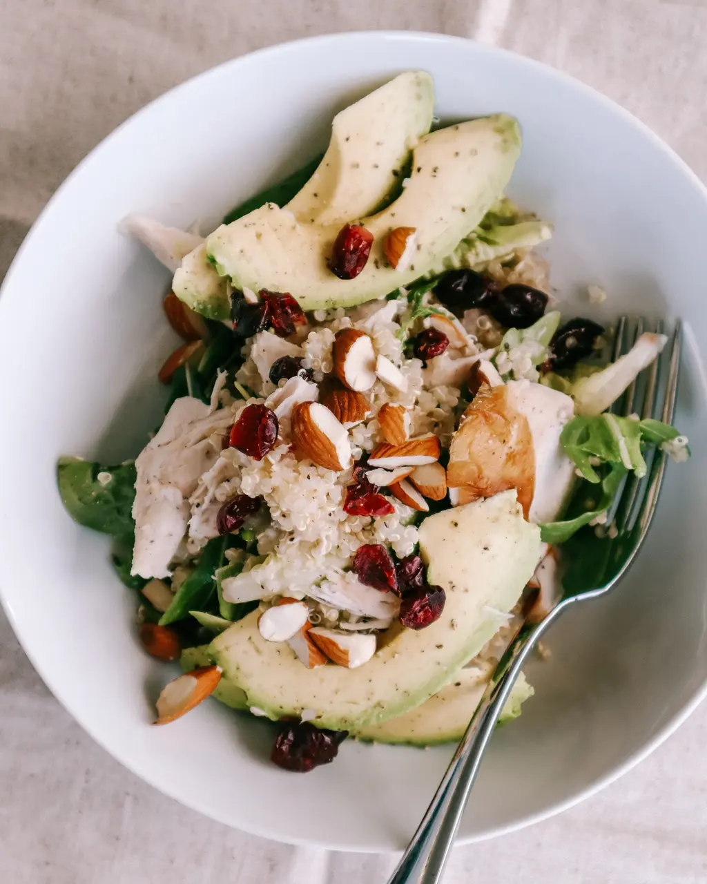 Gut-Boosting Chicken & Avocado Quinoa Salad for Digestive Health
