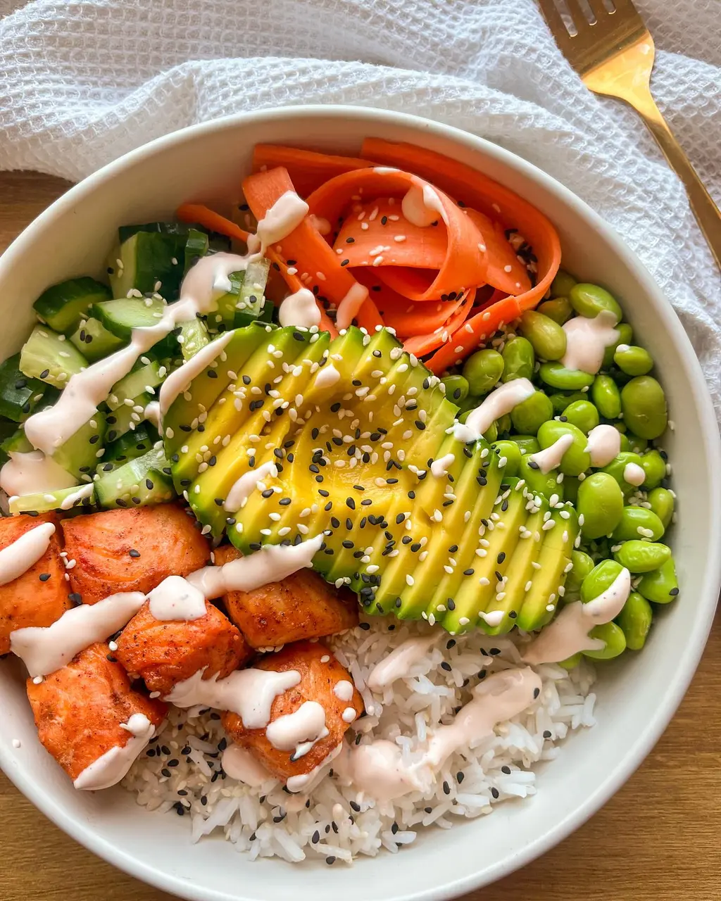 30-Minute Spicy Salmon Poke Bowl with Chili-Mayo & Toasted Sesame — Healthy High-Protein Lunch