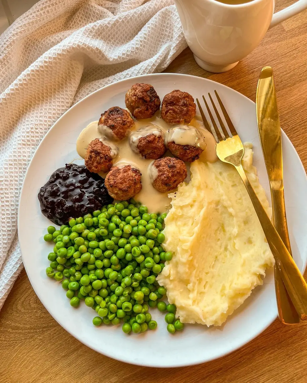 Authentic Swedish Meatballs with Creamy Brown Sauce: Easy Homemade Recipe