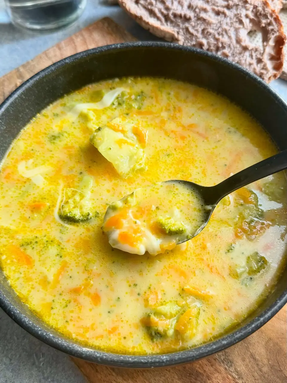 Creamy Broccoli & Sweet Potato Cheese Soup — Velvety Vegetarian One-Pot Comfort Soup (High-Fiber, Weeknight Friendly)