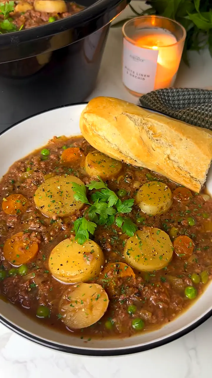Slow Cooker Corned Beef Hash with Potatoes and Vegetables